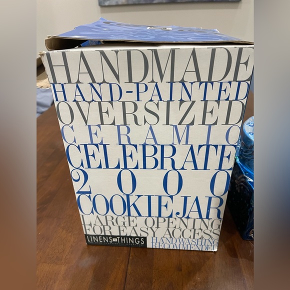 Linens and things Celebrates 2000 cookie jar - Picture 2 of 6